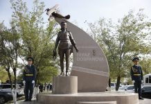 Қазақтың штурман-ұшқыш қызына ескерткіш орнатылды